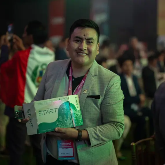 Clienta satisfecha con su pack de start